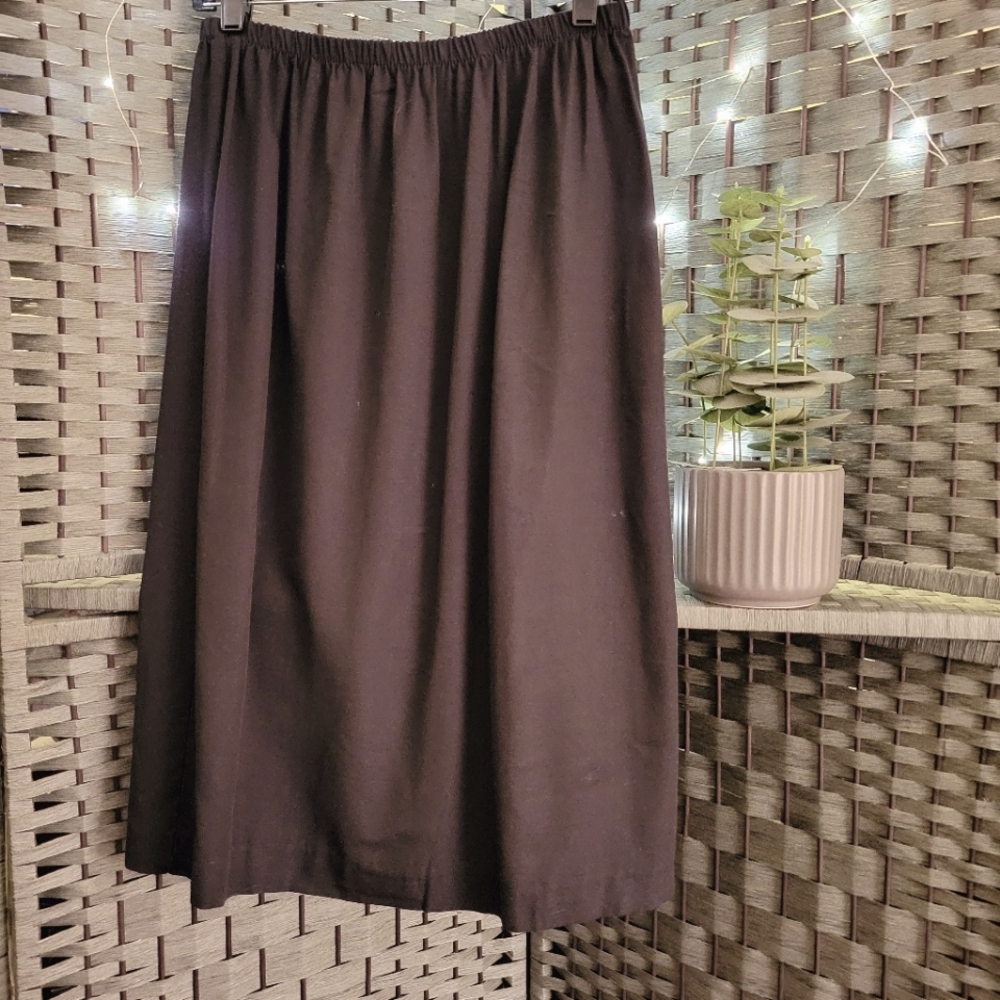 Final Markdown Rayon straight skirt, size 16 black